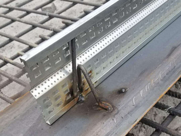 止水魚鱗網(wǎng)片操作要點后澆帶施工縫處支模方法